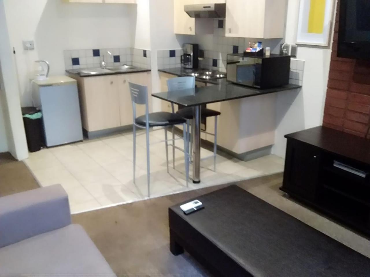 Mabungubwe Hotel Apartments - Home Away From Home ヨハネスブルグ エクステリア 写真