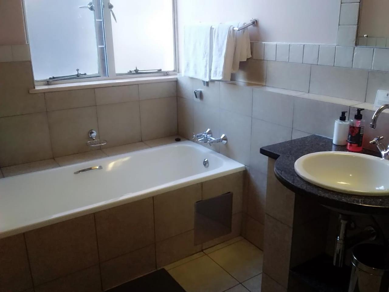 Mabungubwe Hotel Apartments - Home Away From Home ヨハネスブルグ エクステリア 写真